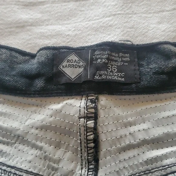 Road Narrows Acid Wash Sz. 36 Shorts - Picture 3 of 9